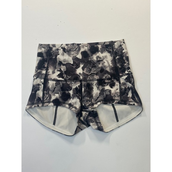 lululemon athletica Pants - Lululemon Wunder Short 2 Mini Obscurred Black Dusty Mauve Floral Size 6
